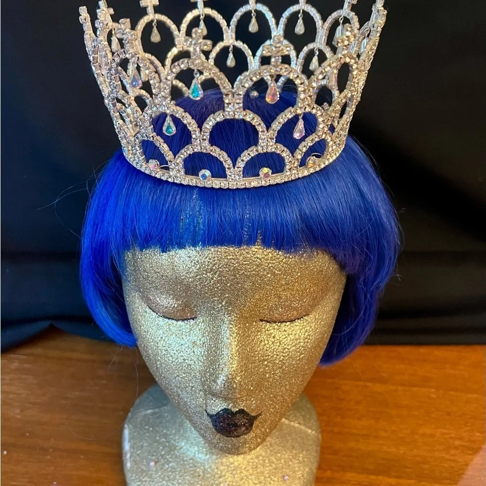 Exquisite Vintage Silver Crown with Luminescent Teardrop Crystal Embellishments